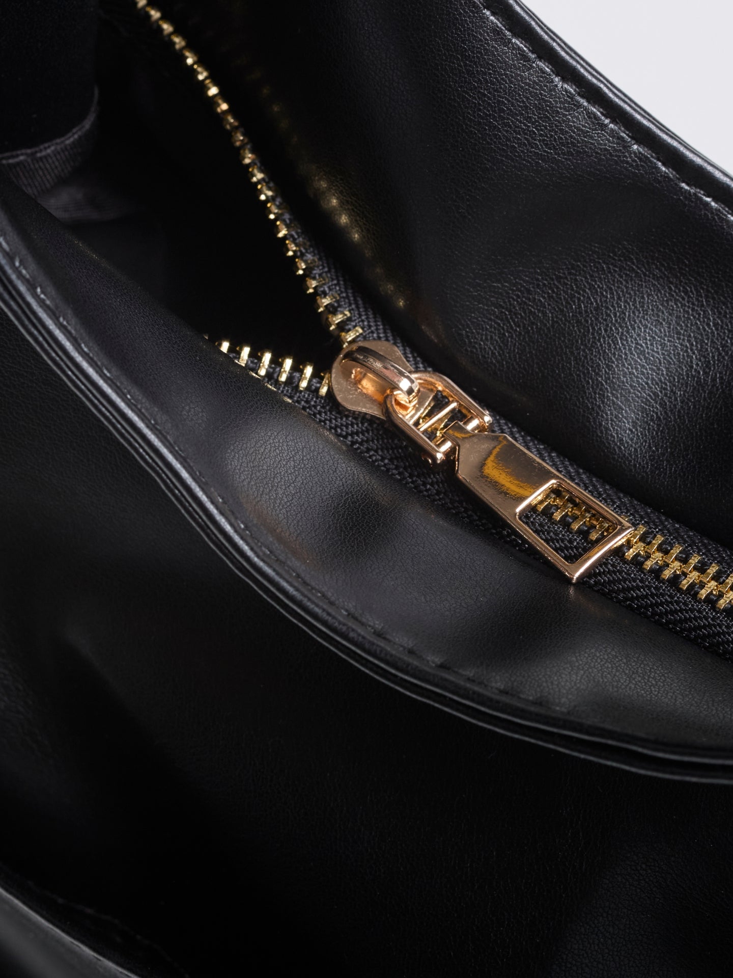 Bella Noir Shoulder Bag
