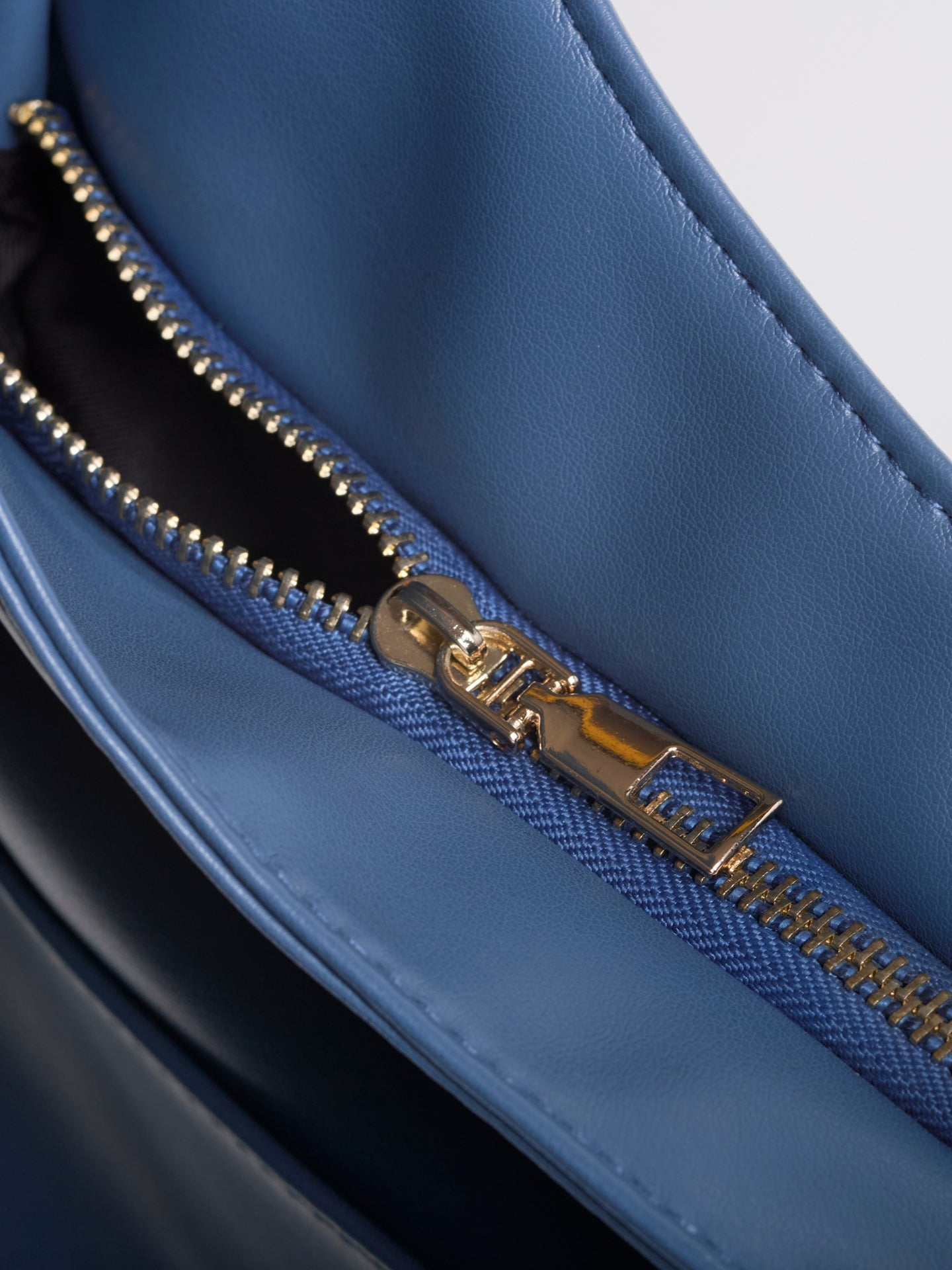 Bella Noir Shoulder Bag