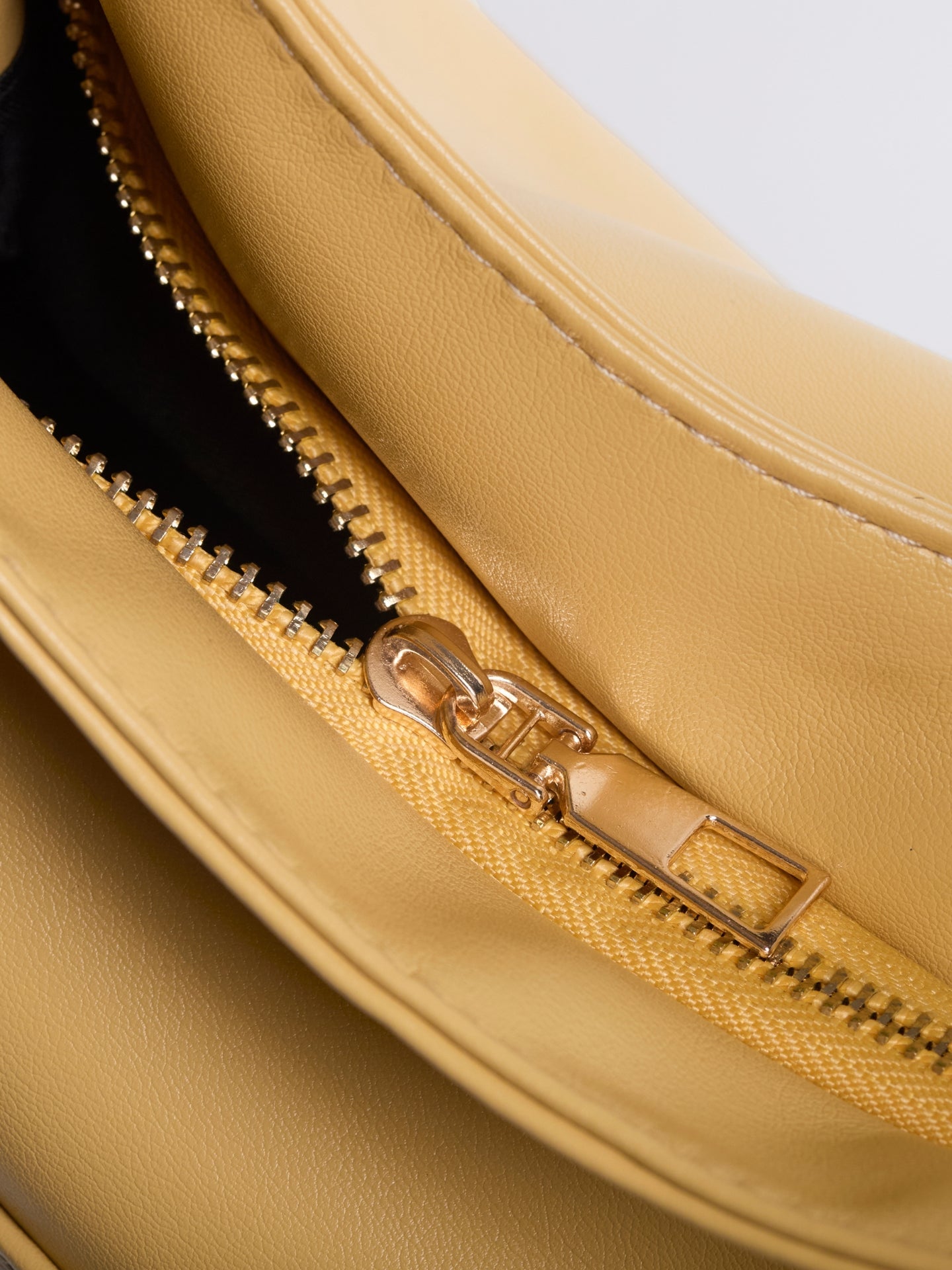 Bella Noir Shoulder Bag