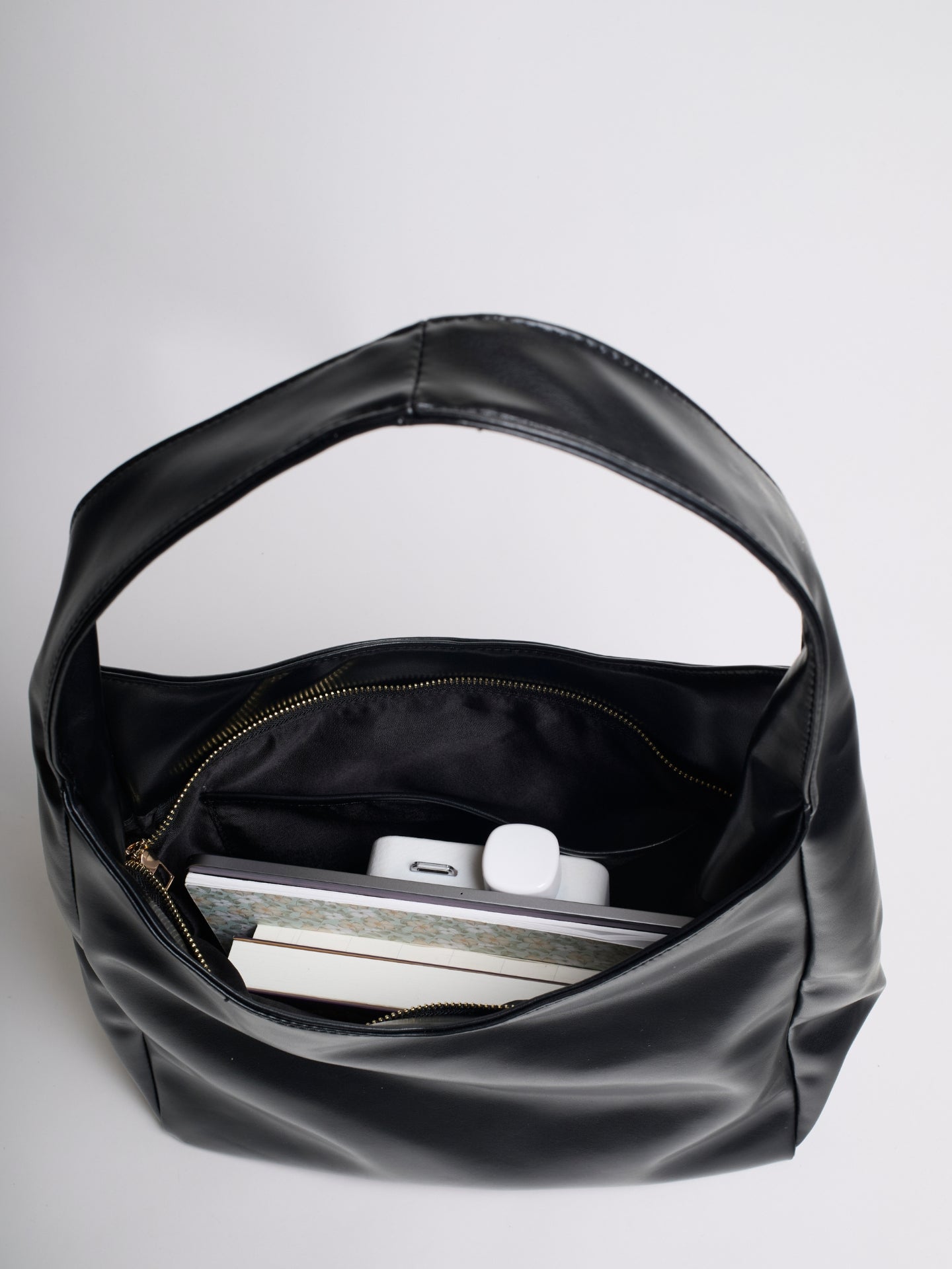Bella Noir Shoulder Bag