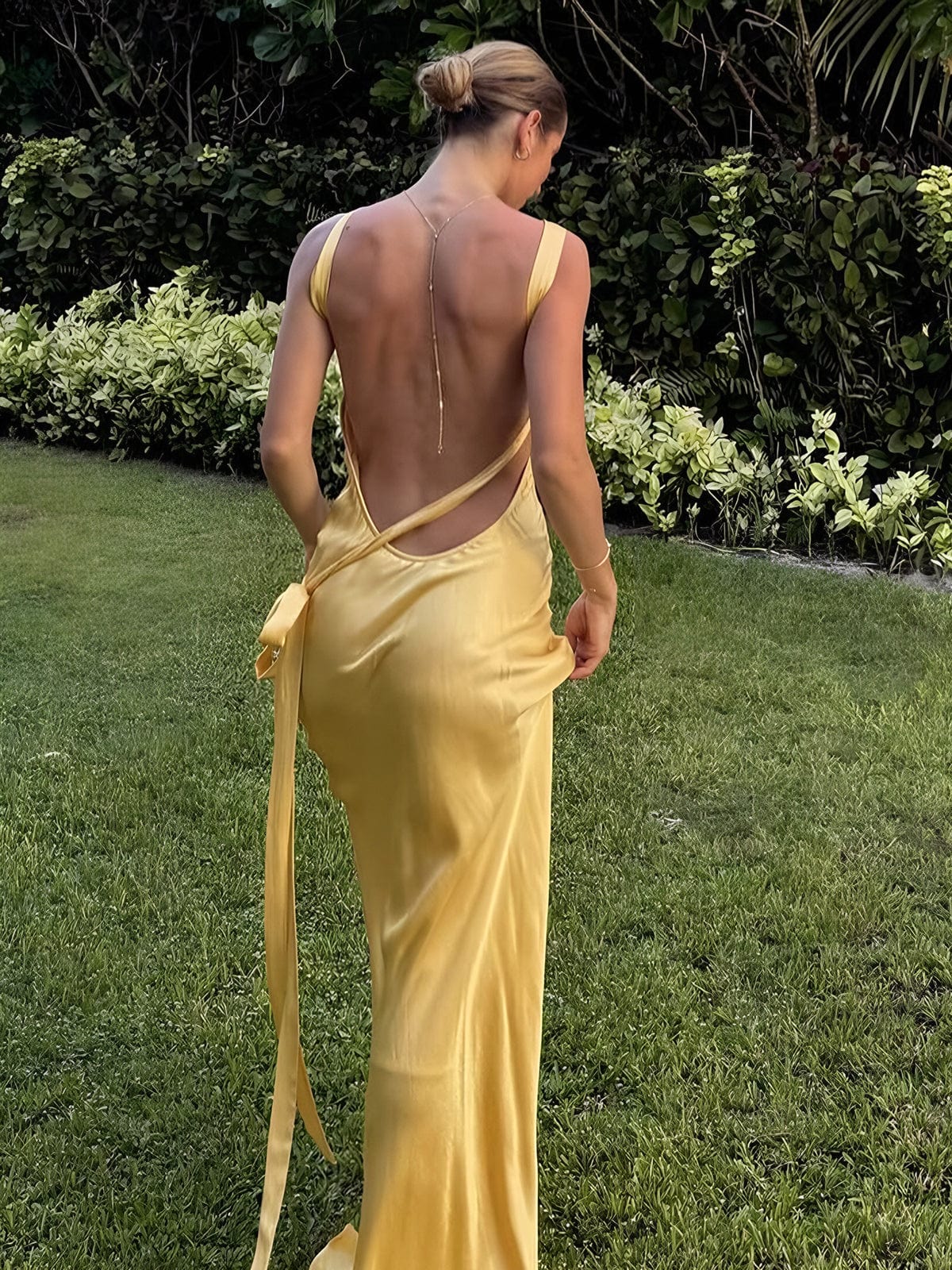 Fenja - Satin backless dress