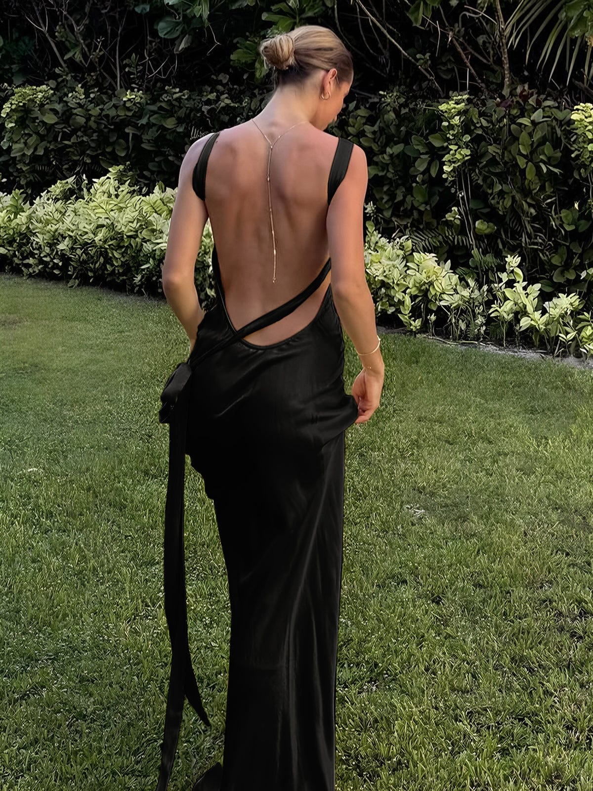 Fenja - Satin backless dress