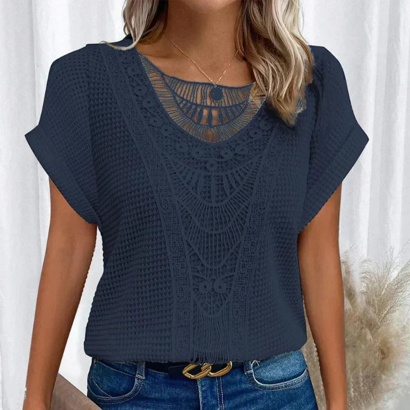 Qalyssa - Elegant top with a flowing cut