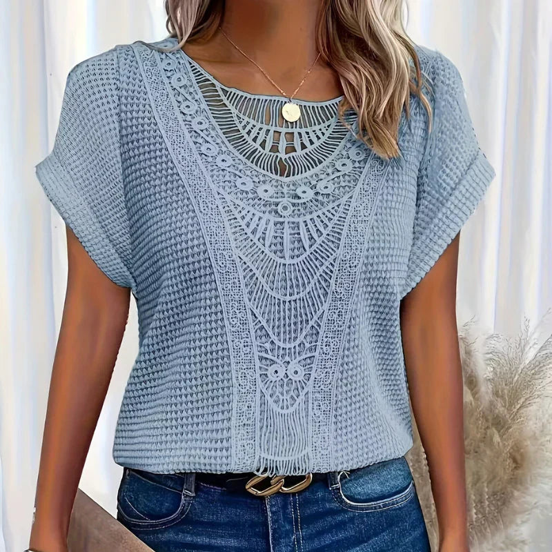 Qalyssa - Elegant top with a flowing cut