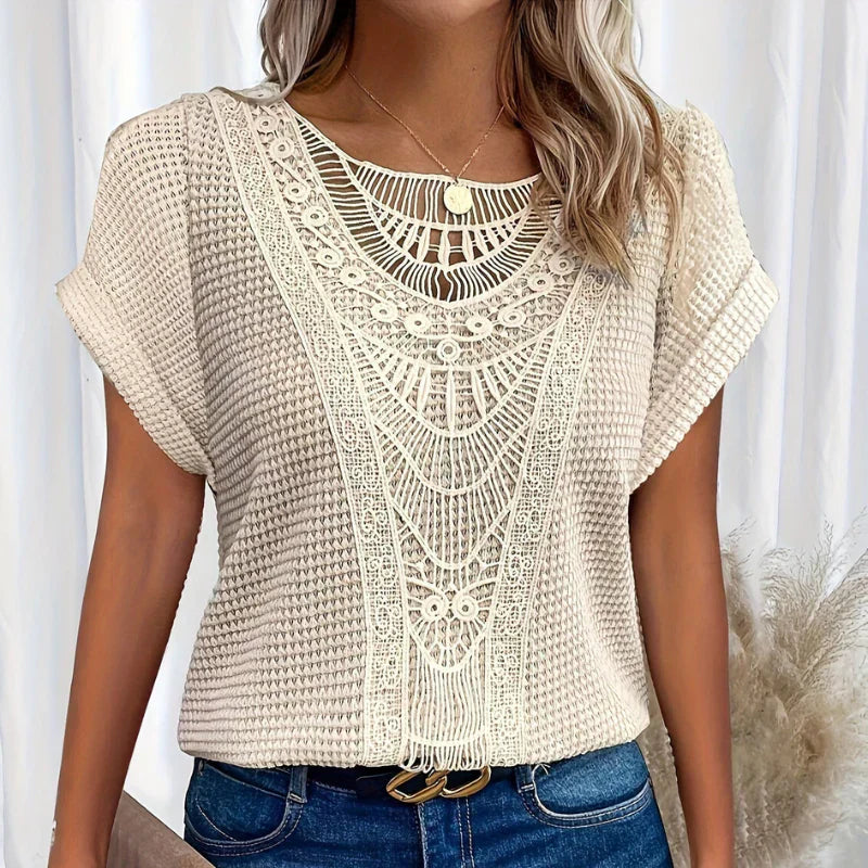 Qalyssa - Elegant top with a flowing cut