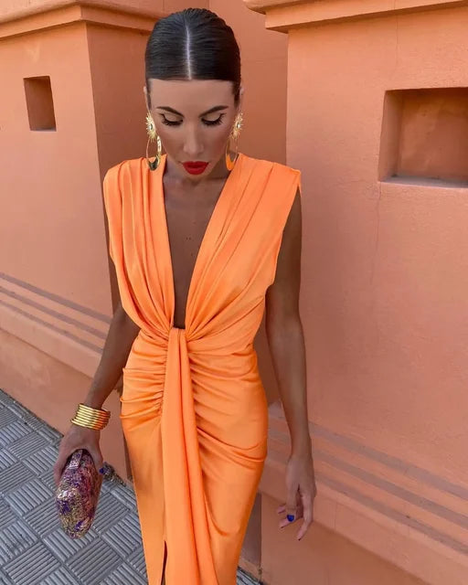 Hilary - Elegant dress with deep neckline