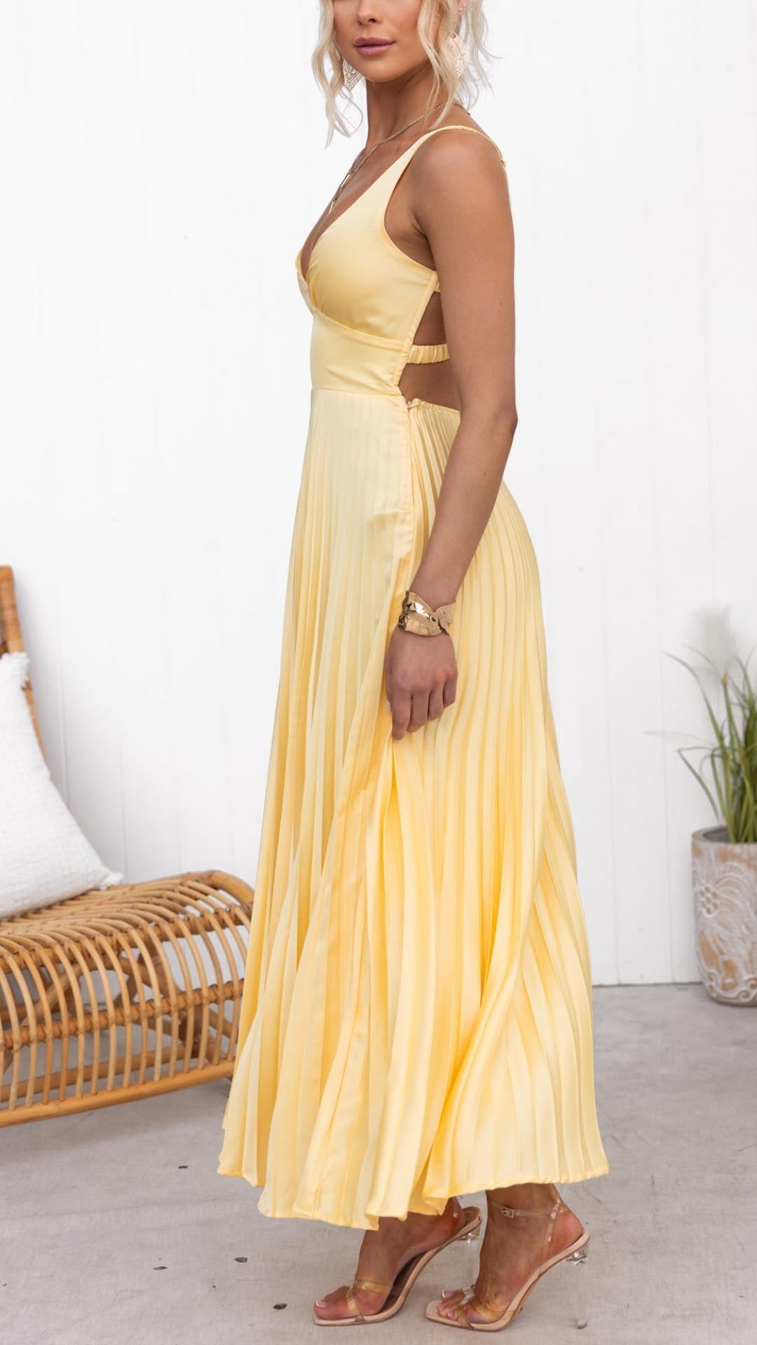 Lucy - Pleated V-Neck Maxi Dress